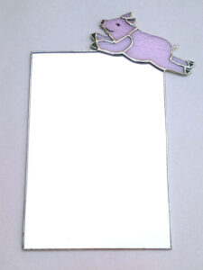 Big op spiegel, effen rose glas.